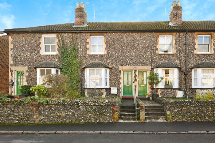 2 Bedroom Cottage For Sale In Lord Street, Hoddesdon, EN11