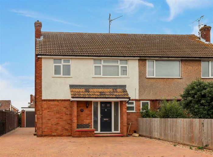 3 Bedroom Semi-Detached House To Rent In Meadow Walk, Higham Ferrers, NN10