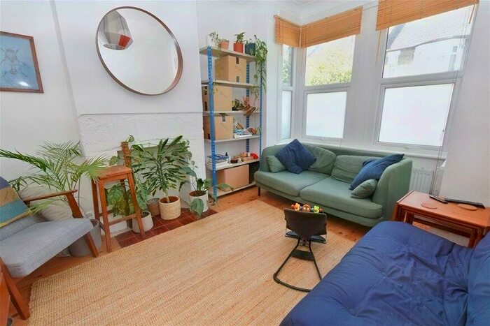 2 Bedroom Flat To Rent In Francis Road, Leyton, E10