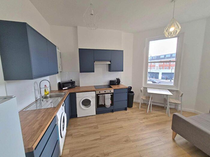 2 Bedroom Flat To Rent In Holloway Road, London, N7