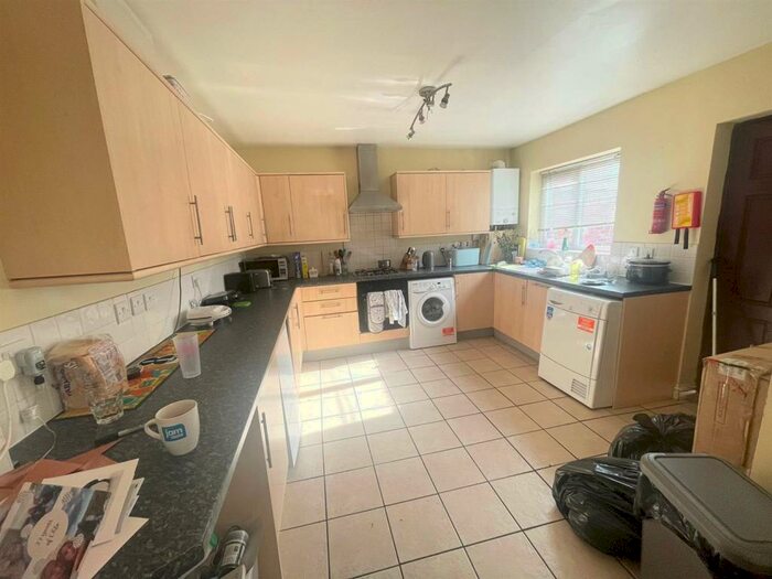 5 Bedroom Terraced House To Rent In **&#;pppw Excluding Bills** Teversal Avenue, Lenton, NG7