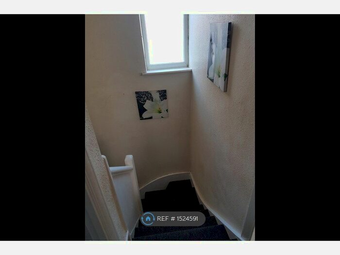 1 Bedroom Flat To Rent In Harlington Close, Harlington, Hayes, UB3