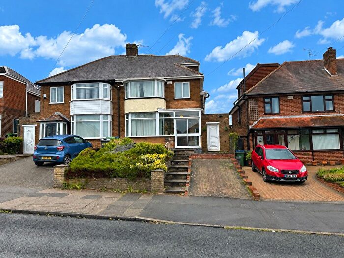 3 Bedroom Semi Detached House For Sale In Apsley Road, Oldbury, West Midlands, B68