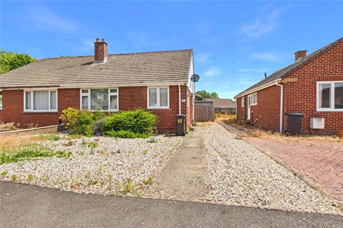 2 Bedroom Bungalow For Sale In Wey Close, Greenmeadow, Swindon, SN25