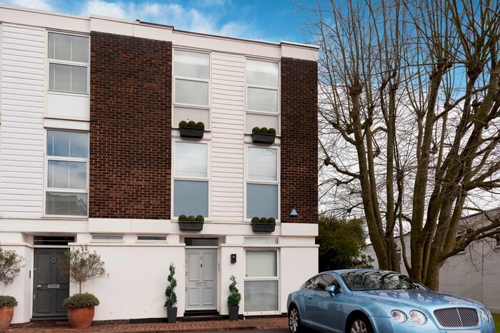 5 Bedroom Town House To Rent In Hawtrey Road, Primrose Hill, NW3