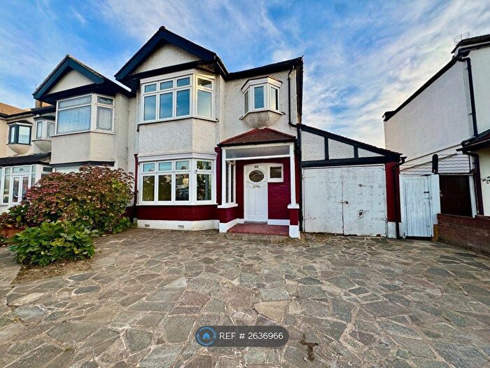 4 Bedroom End Of Terrace House To Rent In Eastern Avenue, Ilford, IG4