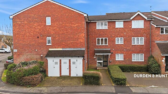 1 Bedroom Flat For Sale In Howard Close, Waltham Abbey, EN9