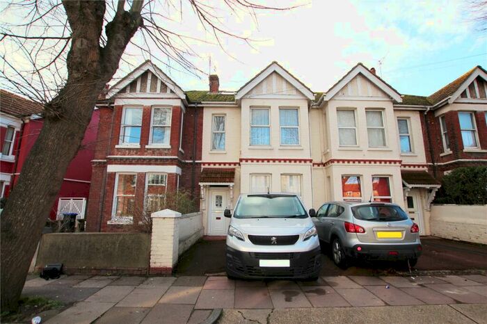 Apartment To Rent In Warwick Gardens, Worthing, West Sussex, BN11