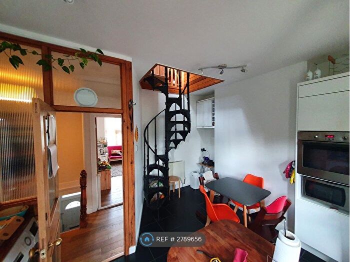 2 Bedroom Terraced House To Rent In Leslie Road, London, N2