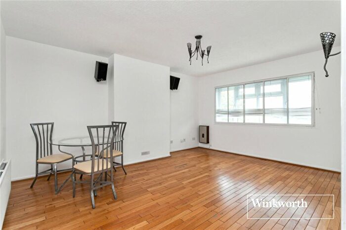 2 Bedroom Maisonette To Rent In Basing Way, Finchley, London, N3