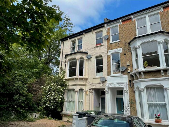 3 Bedroom Flat To Rent In Josephine Avenue, London, SW2
