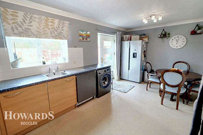 3 Bedroom Terraced House For Sale In George Brown Way, Beccles, NR34