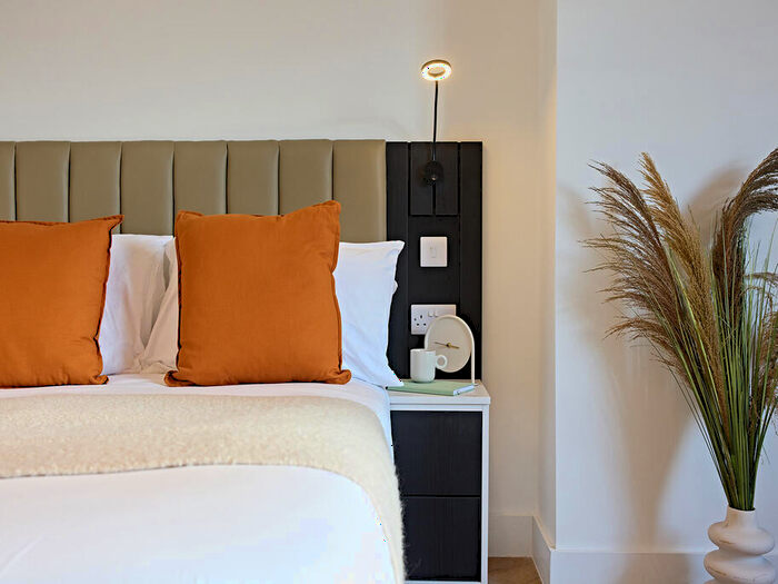 Apartment To Rent In Apt, Live Oasis Eastgate #, LS2