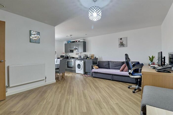 2 Bedroom Flat To Rent In London Road, Portsmouth, PO2