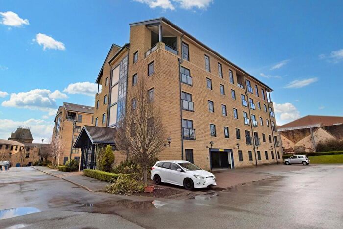 2 Bedroom Apartment To Rent In Apartment Equilibrium, Plover Road, Lindley, HD3