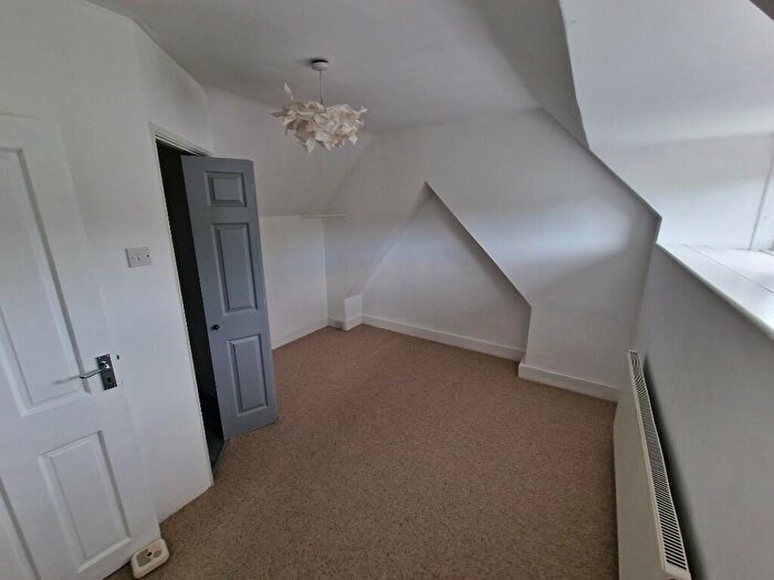 1 Bedroom Flat To Rent In Newnham Avenue, Bedford, Bedfordshire, MK41