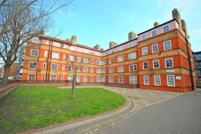 3 Bedroom Flat To Rent In Vauban Street, Bermondsey, SE16
