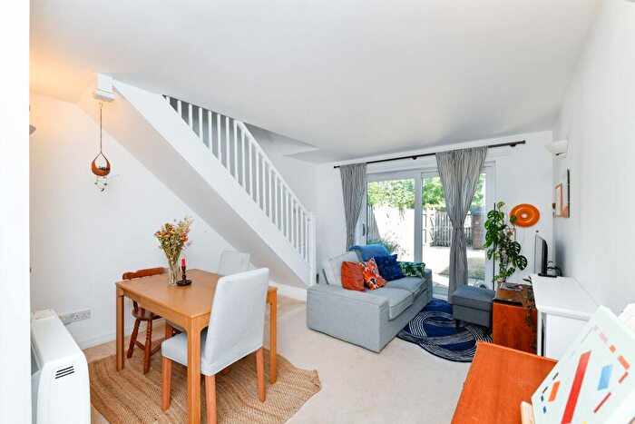 2 Bedroom End Of Terrace House To Rent In Pavilion Close, Nottingham, NG2