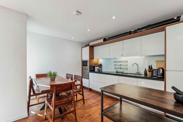 2 Bedroom Flat To Rent In Balham Grove, London, SW12