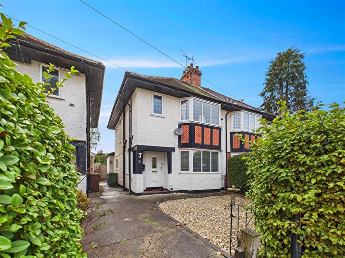 3 Bedroom Semi-Detached House For Sale In May Grove, Hessle, HU13