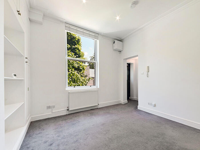 1 Bedroom Apartment To Rent In The Gardens, East Dulwich London, SE22