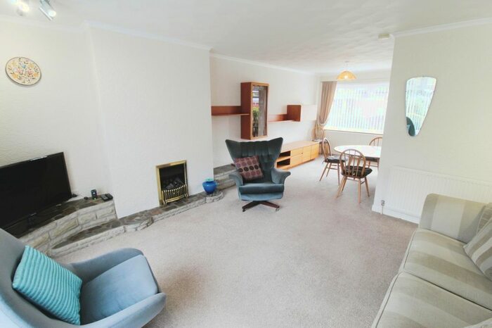 3 Bedroom End Of Terrace House To Rent In Mendip Close, Royton, Oldham, OL2
