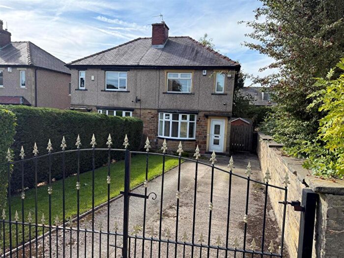 3 Bedroom Semi-Detached House For Sale In Bolton Drive, Eccleshill, Bradford, BD2