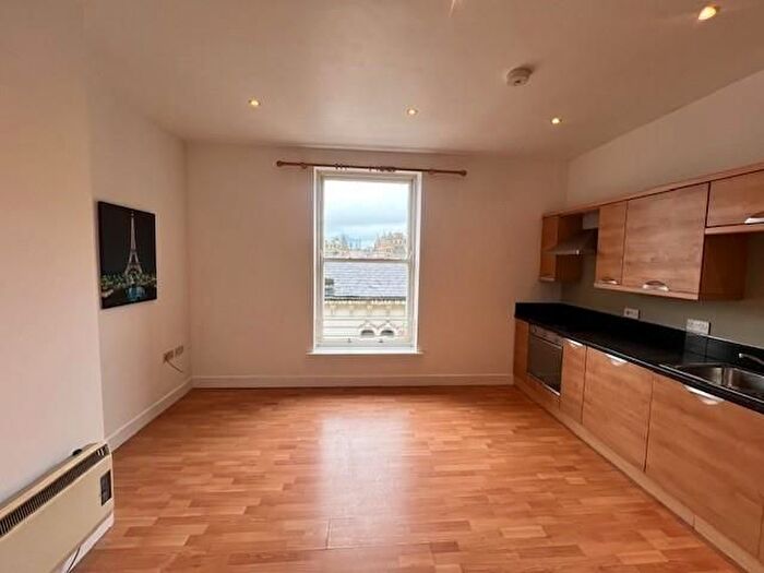 1 Bedroom Flat To Rent In Bank Street, Bradford, BD1
