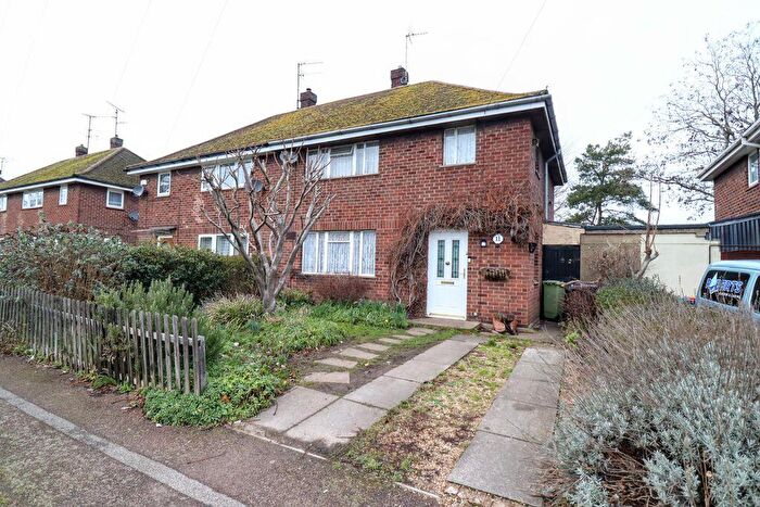 3 Bedroom Semi-Detached House For Sale In Birchfield Grove, Bletchley, Milton Keynes, MK2