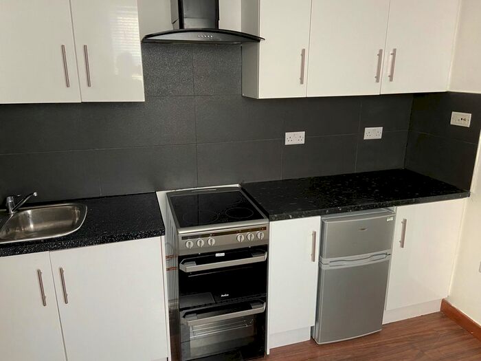 1 Bedroom Flat To Rent In Chalvey Road East, Slough, SL1