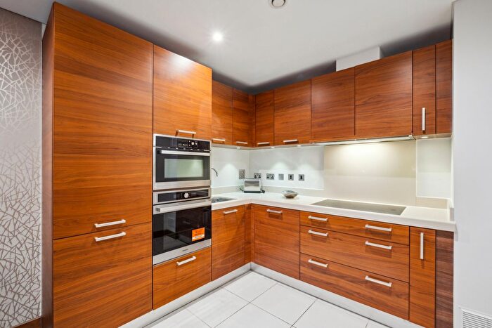 2 Bedroom Flat To Rent In Burnelli Building, Queenstown Road, SW11