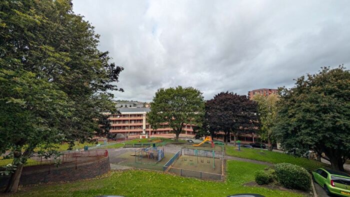3 Bedroom Flat To Rent In Edward Street Flats, Sheffield, S3