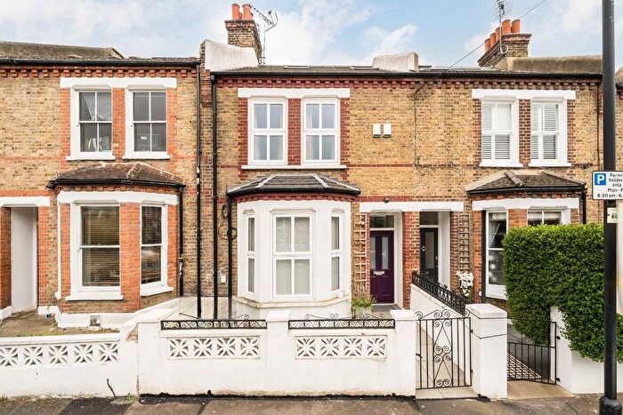 3 Bedroom Flat To Rent In Wingford Road, Brixton, SW2