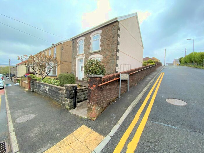 3 Bedroom SemiDetached House To Rent In Brynamman Road, Brynamman