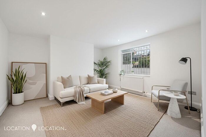 1 Bedroom Apartment For Sale In Albion Road, London, N16