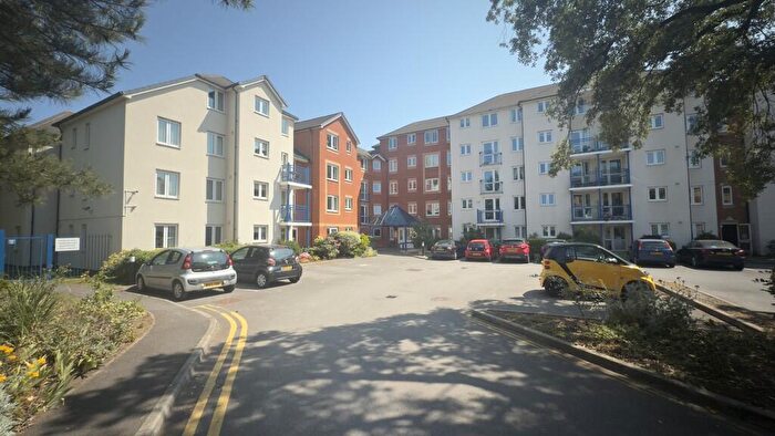 2 Bedroom Apartment For Sale In Beach Road, Weston-super-Mare, BS23