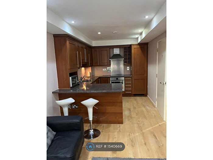 2 Bedroom Flat To Rent In The Avenue, Wembley, HA9