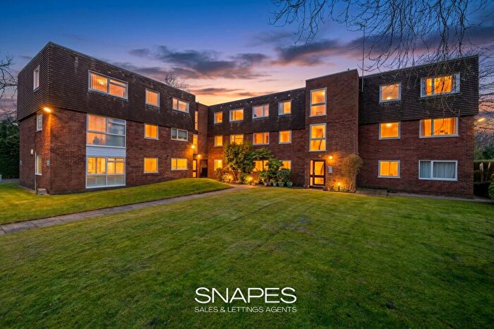 2 Bedroom Apartment For Sale In Bramhall Lane, Stockport, SK3
