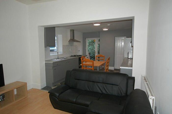 6 Bedroom House To Rent In Harrow Road, B29