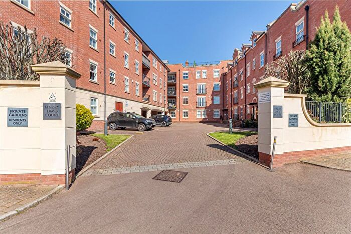 2 Bedroom Flat For Sale In Armstrong Drive, Worcester, WR1
