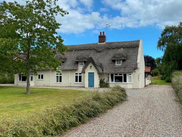 6 Bedroom Detached House For Sale In The Thatchers, Thrigby Road, Filby, Great Yarmouth, Norfolk, NR29