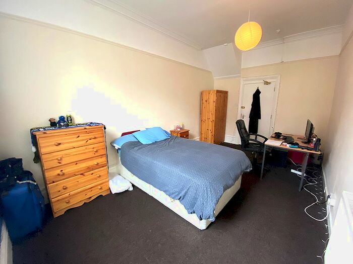 4 Bedroom Flat To Rent In Osborne Road, Southsea, PO5