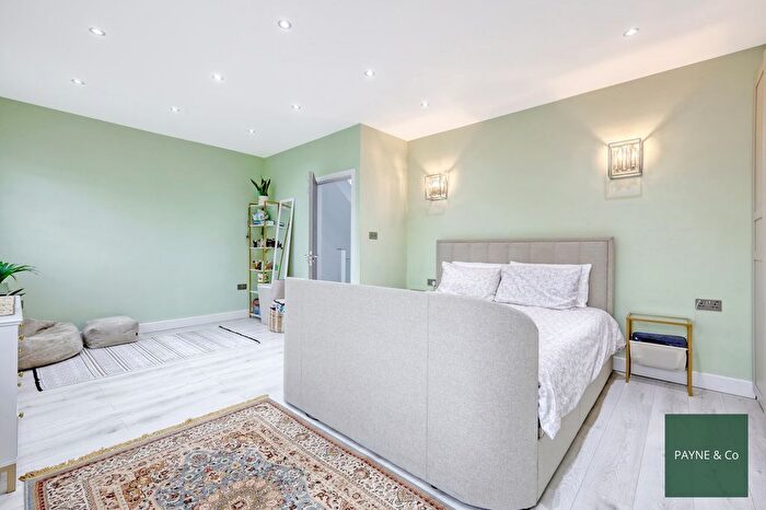 7 Bedroom Terraced House For Sale In Wanstead Lane, Ilford, IG1