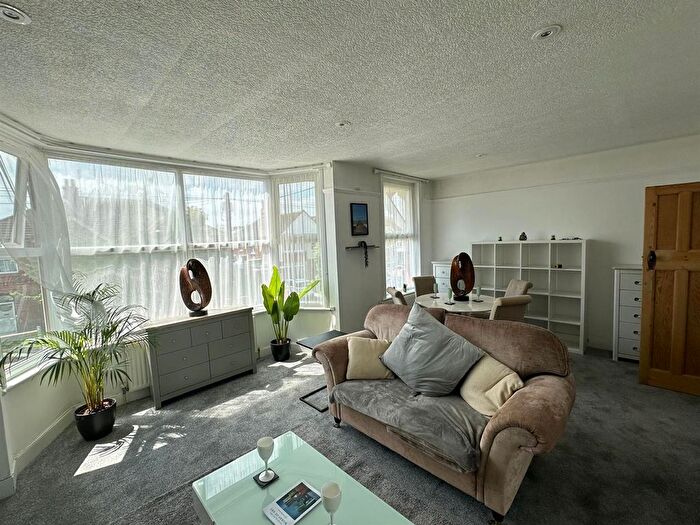 2 Bedroom Flat To Rent In Gannon Road, Worthing, BN11