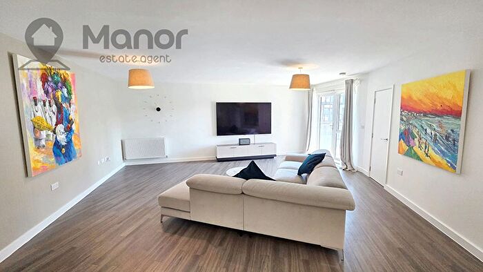 2 Bedroom Flat To Rent In Bell Flower Lodge, Gubbins Lane, Harold Wood, RM3