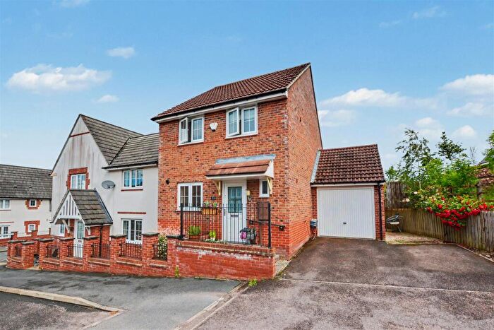3 Bedroom Detached House For Sale In Ladybank Rise, Arnold, Nottingham, NG5