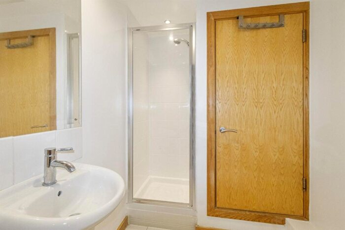 2 Bedroom Flat For Sale In Roach Road, London, E3 - Photo 7