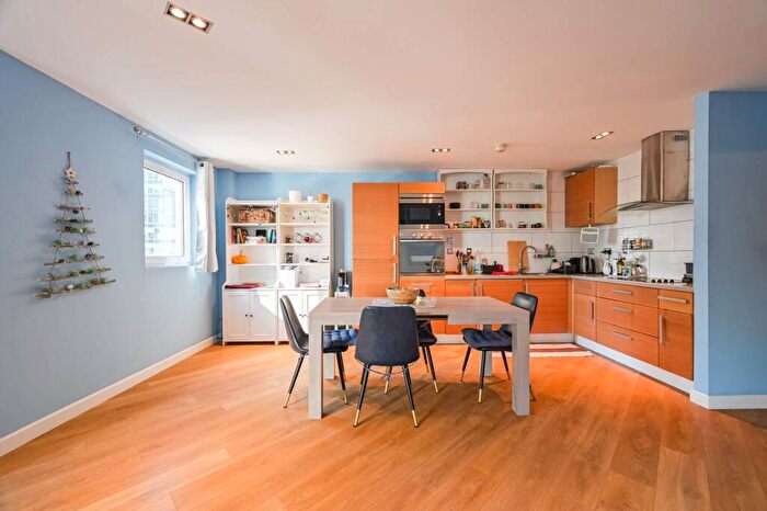 1 Bedroom Flat For Sale In City Tower, Canary Wharf, London, E14