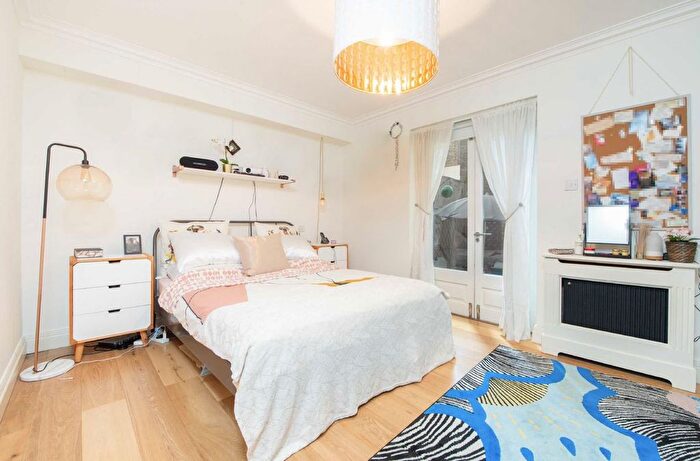 2 Bedroom Flat To Rent In Chesterton Road, London, W10