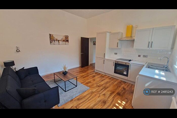 3 Bedroom Flat To Rent In Polygon Road, Manchester, M8